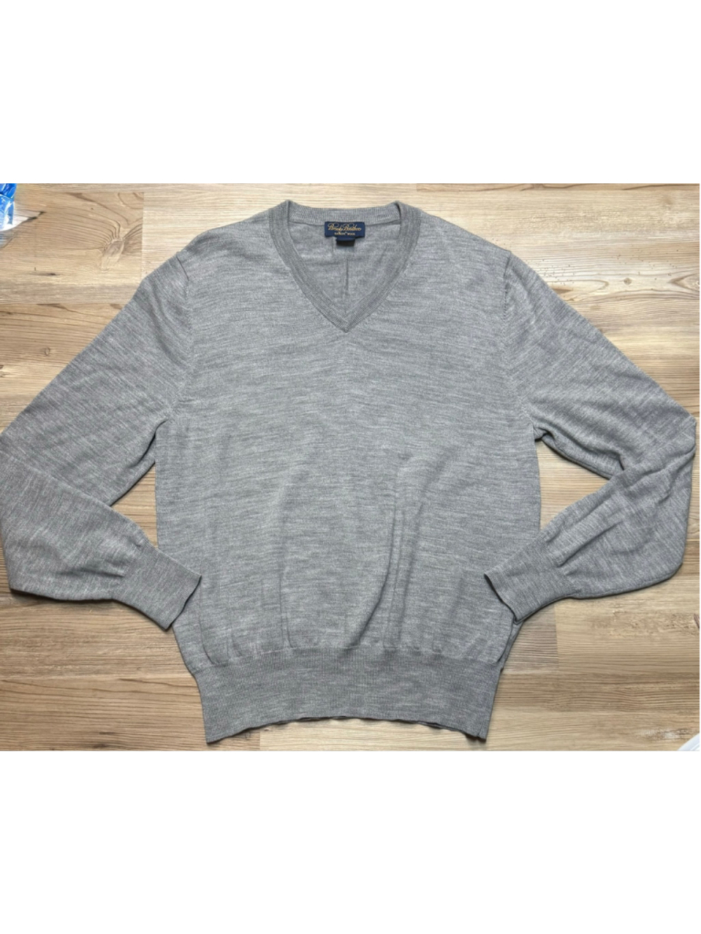Men's Brooks Brothers V-Neck Sweater, Size M, Grey